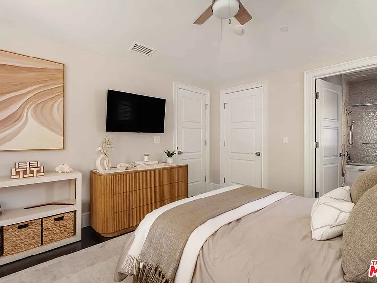 356 E Rustic Rd — Photo 23