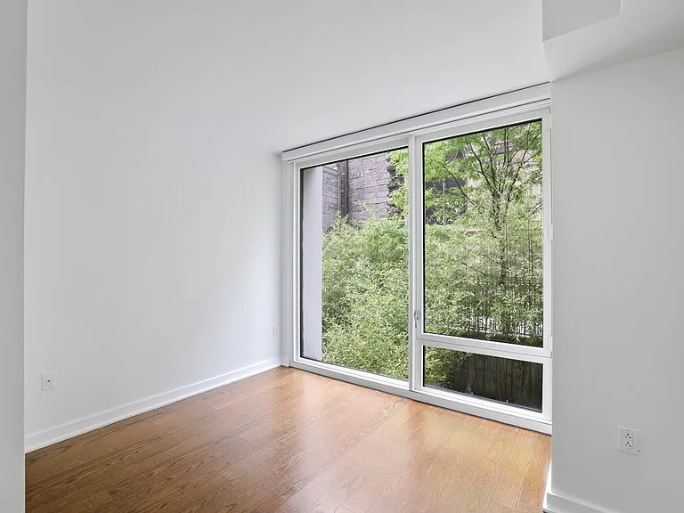 400 W 113th St #215 — Photo 10