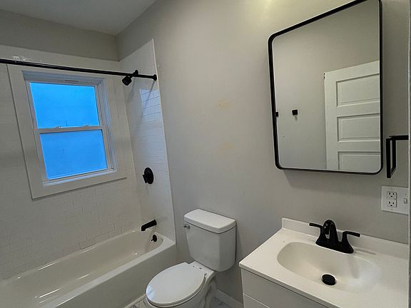 2nd image of 180 Irvington St Unit 2