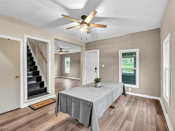 21st image of 262 E Walnut St