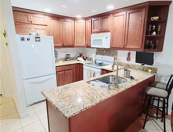 4th image of 5208 Lazy Oaks Dr