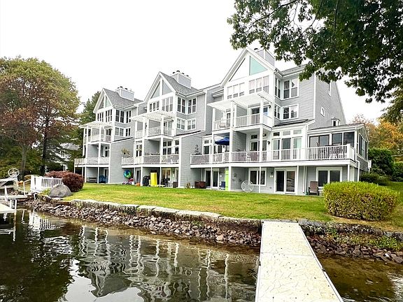 3rd image of 22 Union Point Rd Unit 22