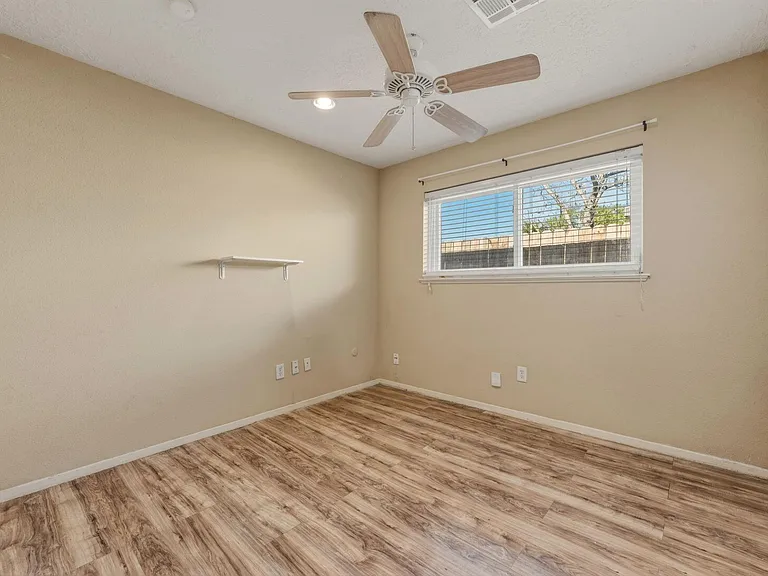 5211 Court Rd — Photo 17