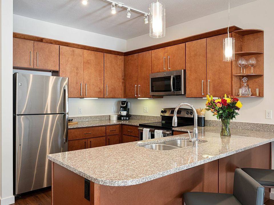 Full-Equipped Kitchen w/ Island