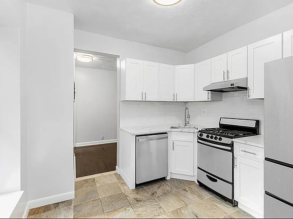 3rd image of 115 Perry St #1D