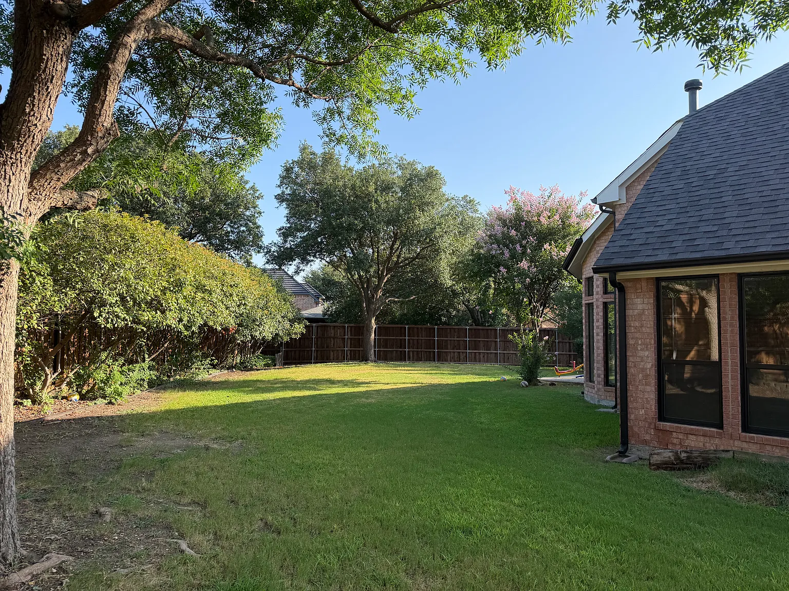 4 bed, 2.5 bath, 2458 sqft, $3,950 — Photo 2