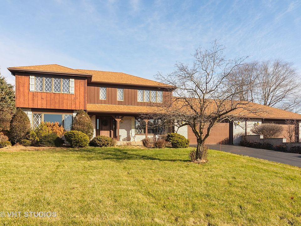1st image of 3 Greenbriar Ln