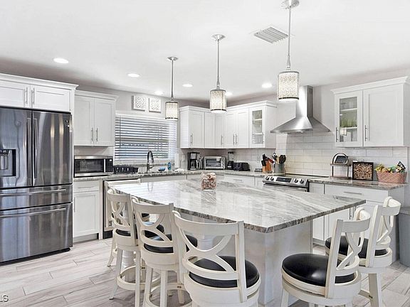2nd image of 5343 Del Monte Ct