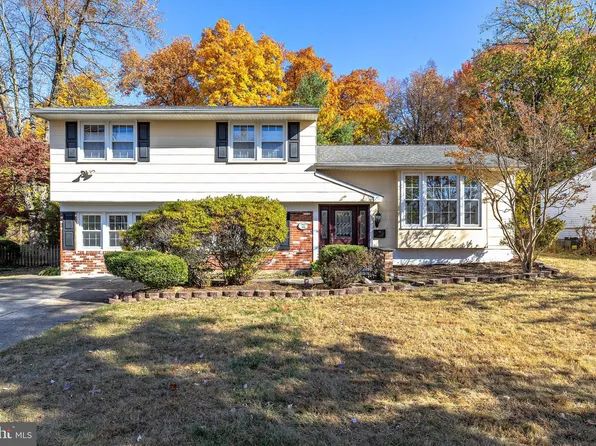 111 Round Hill Rd, Voorhees, NJ 08043