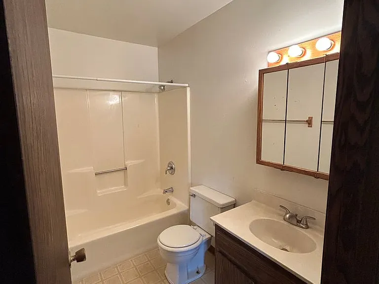 1816 Bloedel Ave — Photo 3