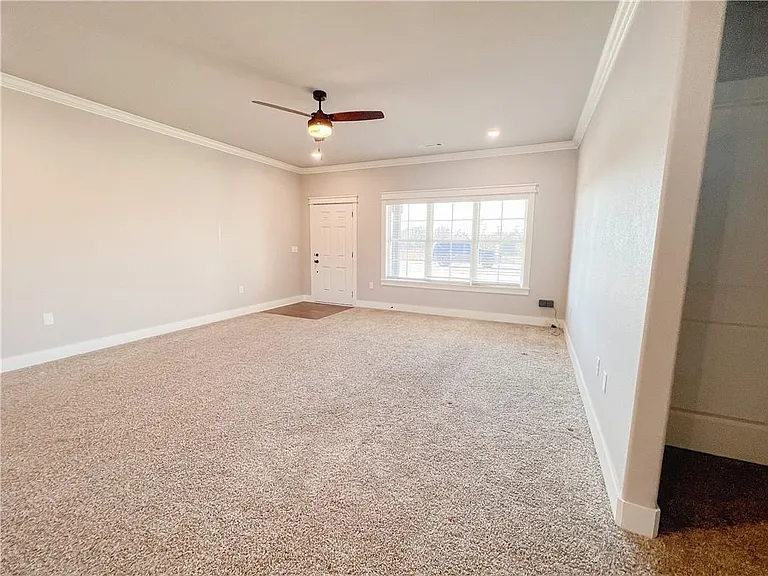 1052 Hampton St — Photo 7