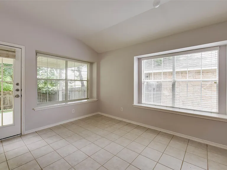 3108 Lynnbrook Dr — Photo 7