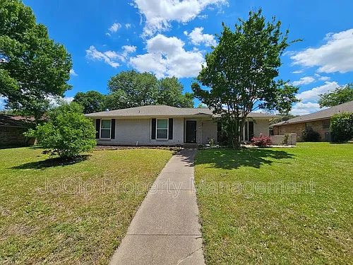 216 Wesley Dr Photo 1
