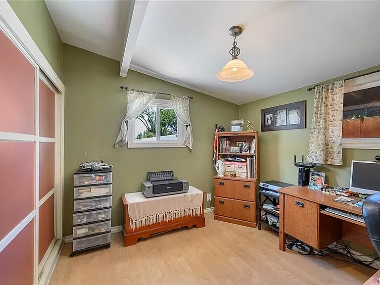 712 N Mountain View Pl — Photo 21