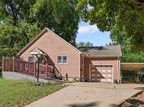 1932 S Broadway St, Leavenworth, KS 66048