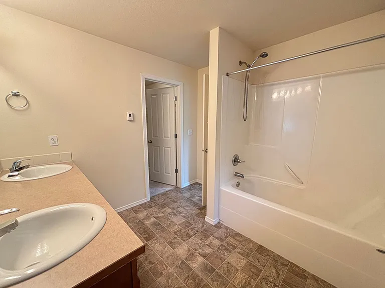 1653 Burnside Pl #B — Photo 14