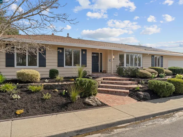 345 Birchwood Dr, Moraga, CA 94556