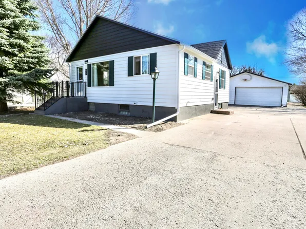 823 S High St, Aberdeen, SD 57401