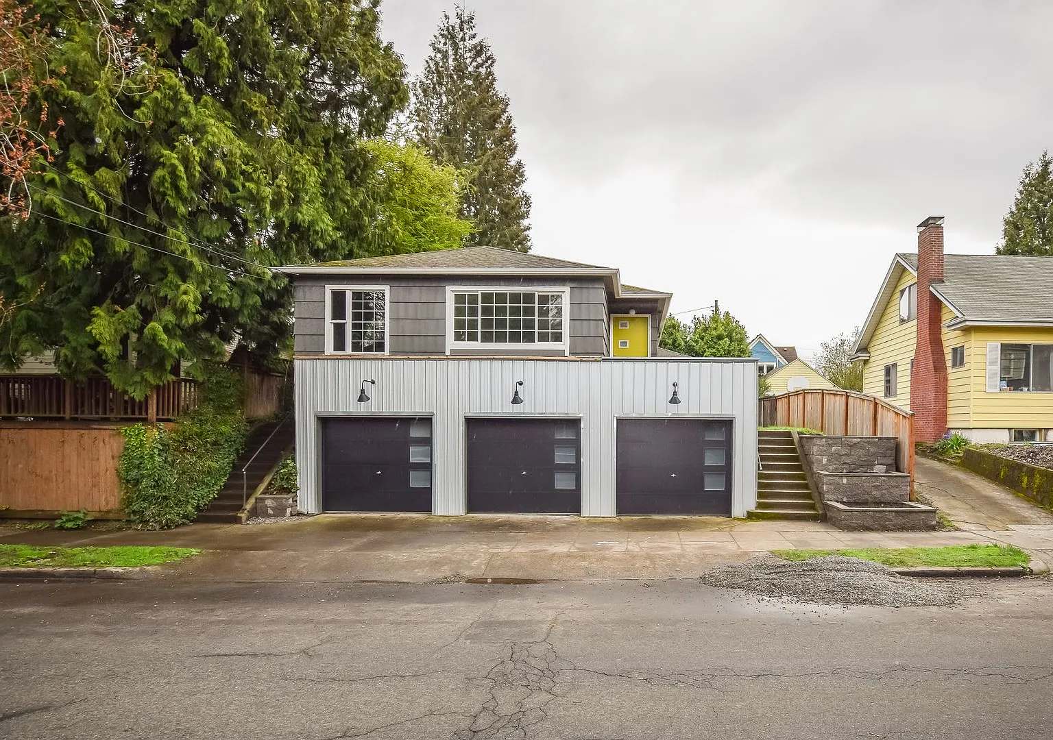 Beautiful Fully Renovated 3 Bedroom in GREAT Location!! — Photo 4