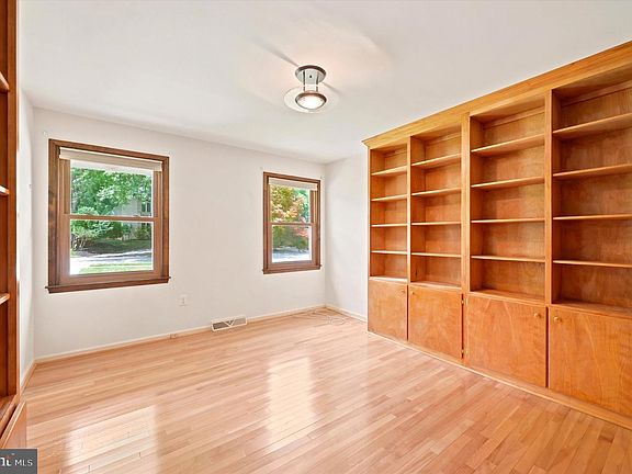 5th image of 4 Locust Way