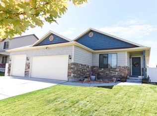 915 N Opal Ln, Tooele, UT 84074