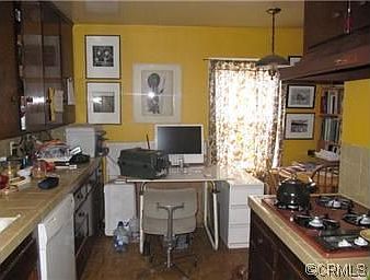 4th image of 2527 Manhattan Ave