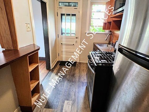 2nd image of 4224 Geneva St