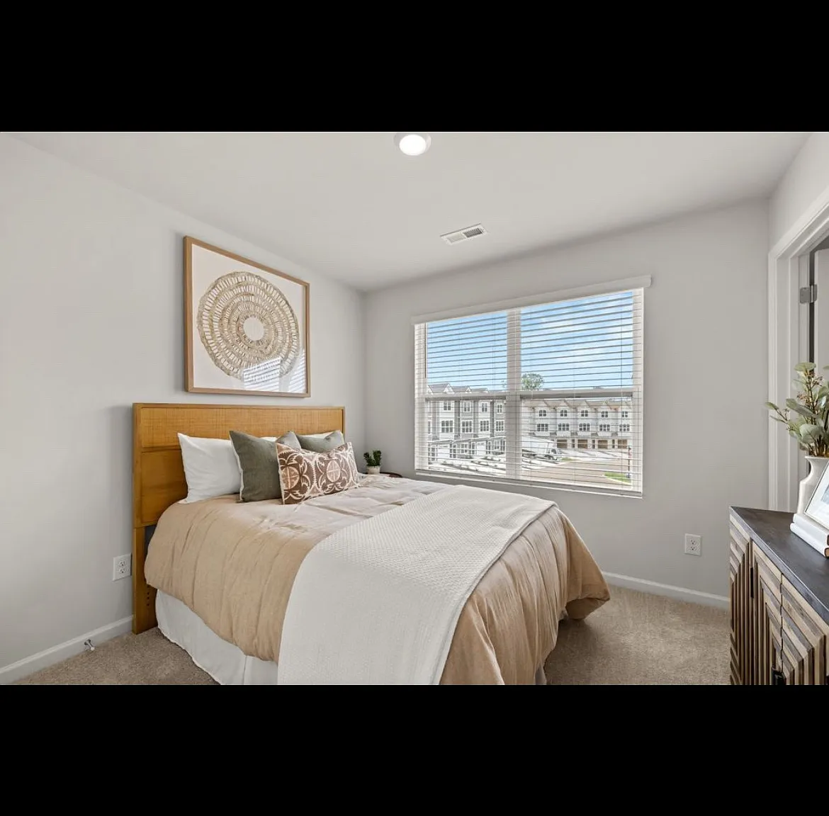 2 bed, 2.5 bath, 1089 sqft, $1,600 — Photo 4