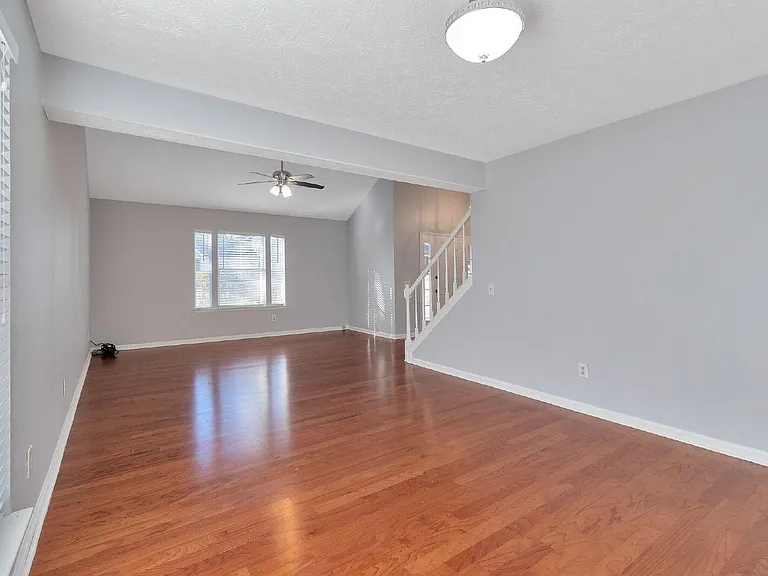4641 Hampton Chase NE — Photo 7