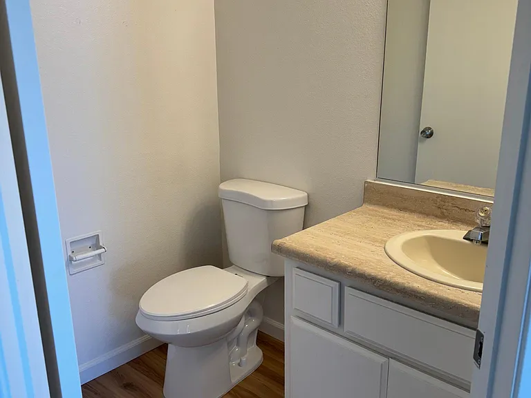 224 E Dexter St #13 — Photo 5