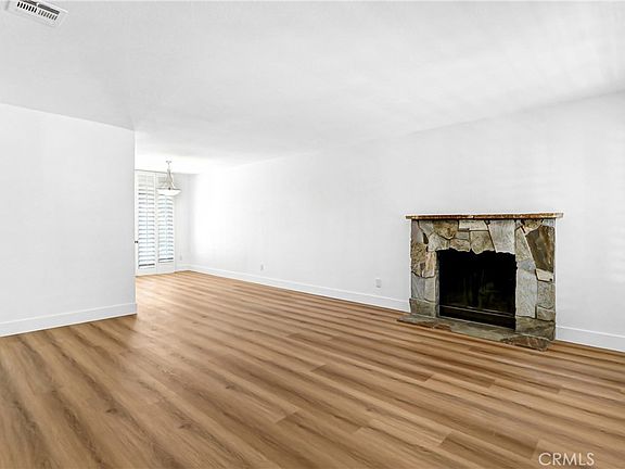 3rd image of 75220 Valencia Way