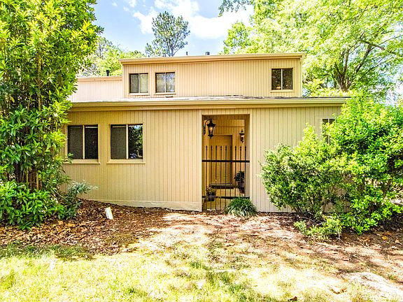 3rd image of 7922 Horse Chestnut Ln