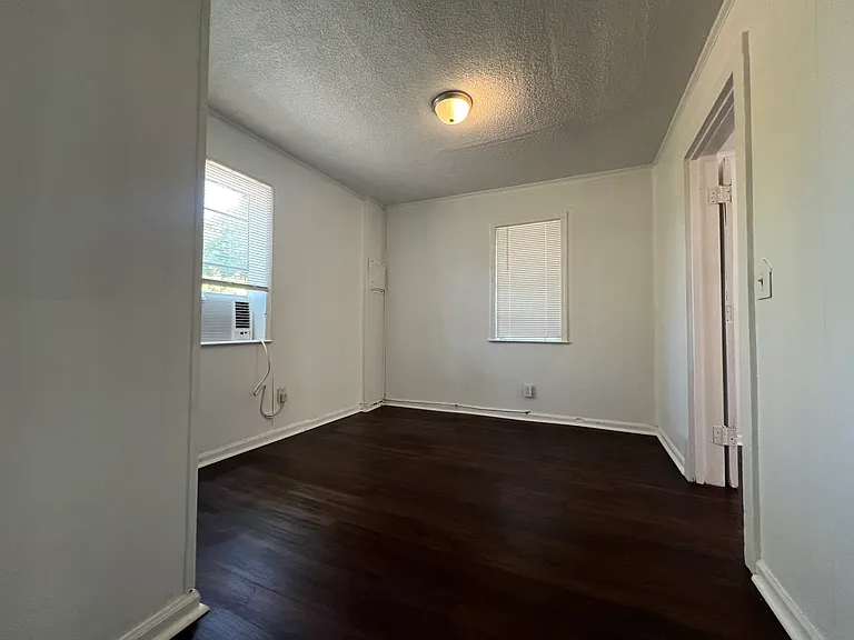 621 W Jones Ave #B — Photo 8