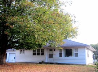 130 10th St, Carmi, IL 62821