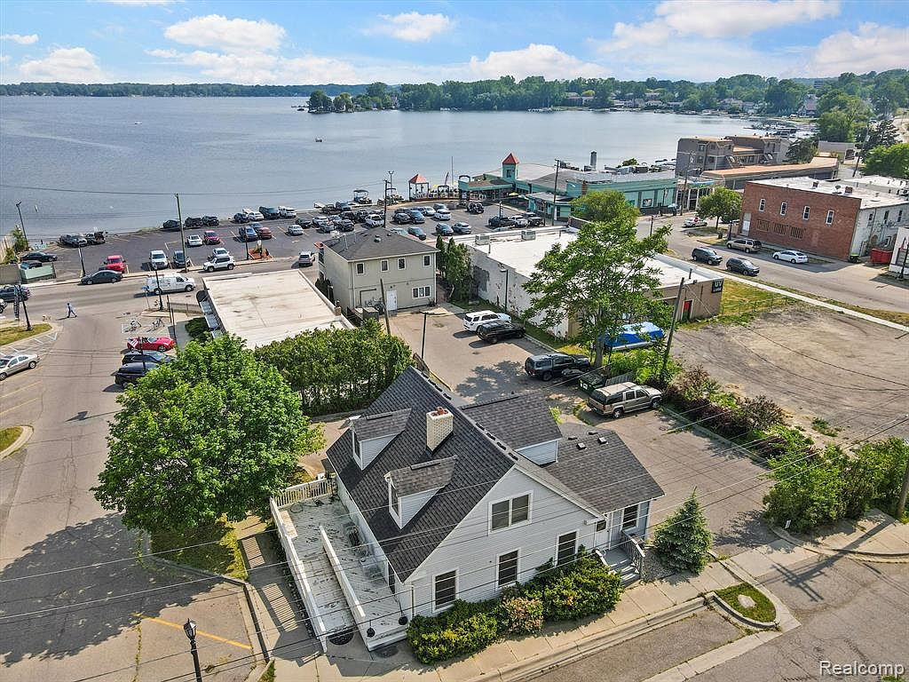 131 Ferland St, Walled Lake, MI 48390 MLS 20230023419 Zillow