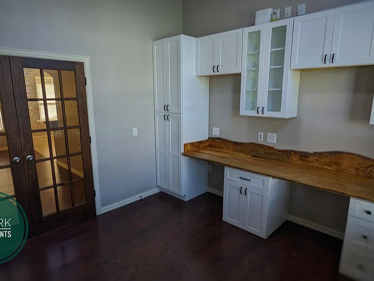 608 SW Wallstone Rd — Photo 13