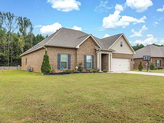 3rd image of 1818 Magnolia Ln