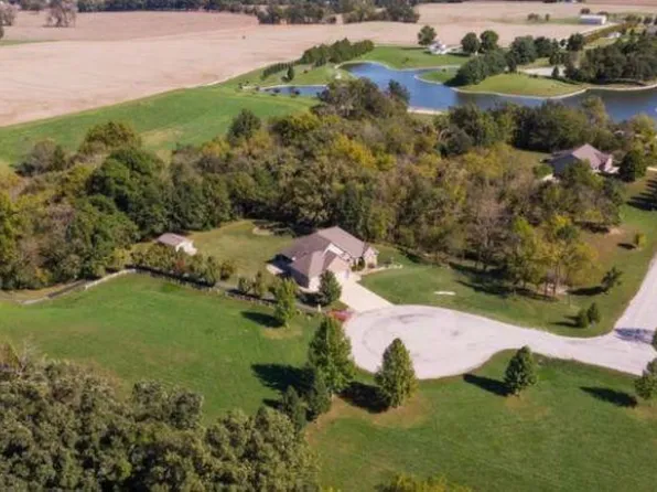 751 Lienzengen Rd, Greenville, IL 62246