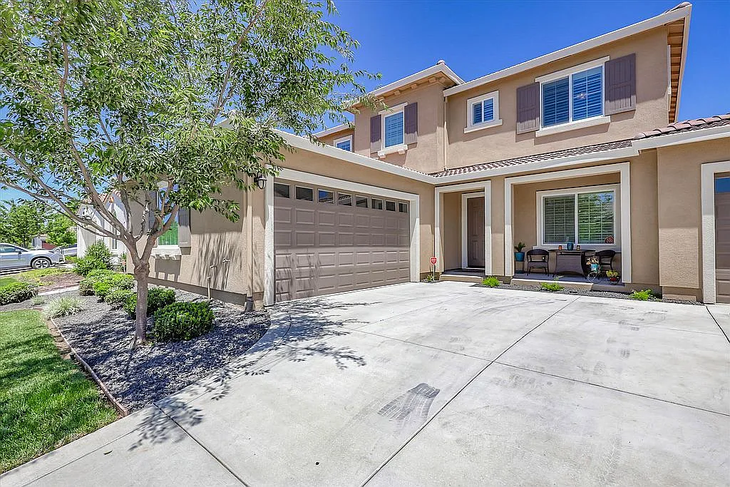 1390 Springdale Ct photo 1