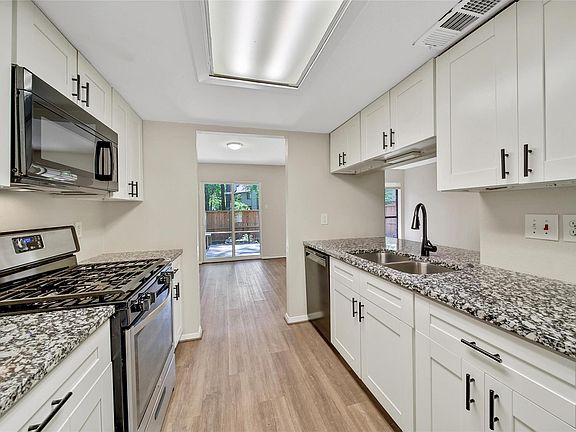 5th image of 24 W Willowwood Ct
