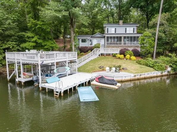 566 Longview Dr, Hamilton, GA 31811