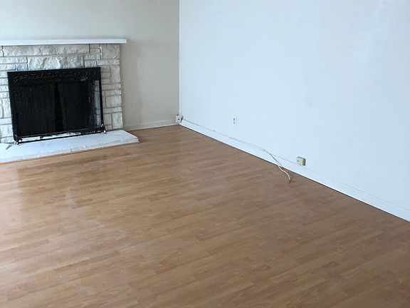 5th image of 524 Firloch Ave
