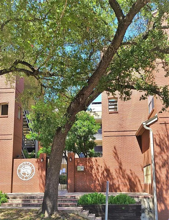 2 bed, 2.0 bath, 837 sqft, $1,795 — Photo 1