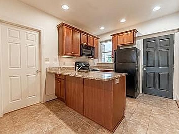 5th image of 1816 W Cary St