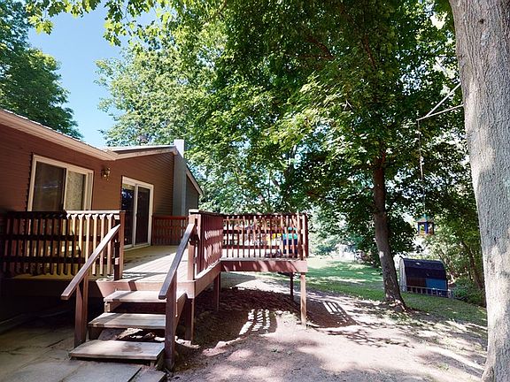 3rd image of 132 Fallsview Dr