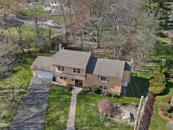 84 Poulos Rd, Braintree, MA 02184