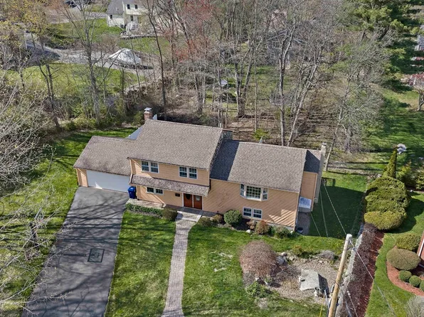 84 Poulos Rd, Braintree, MA 02184