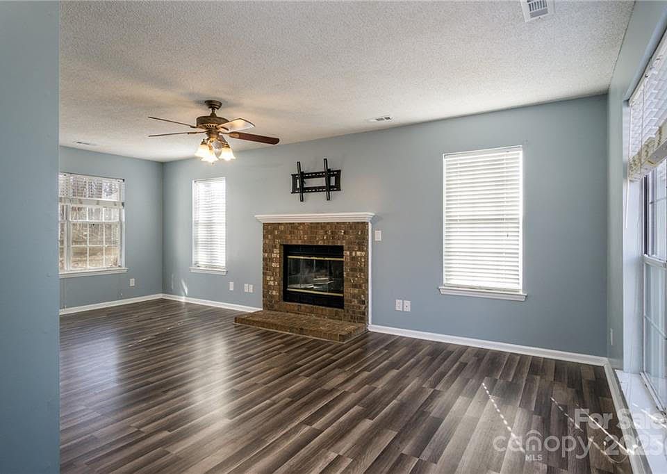 2nd image of 2609 Faircroft Way
