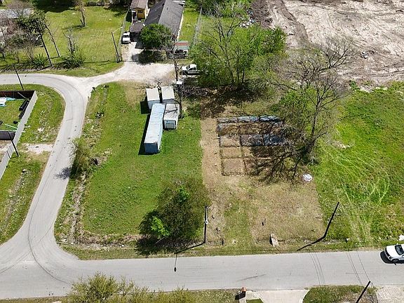3rd image of 7438 Maxroy St