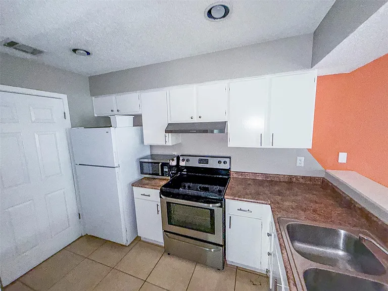 5313 Indio Dr #D — Photo 7